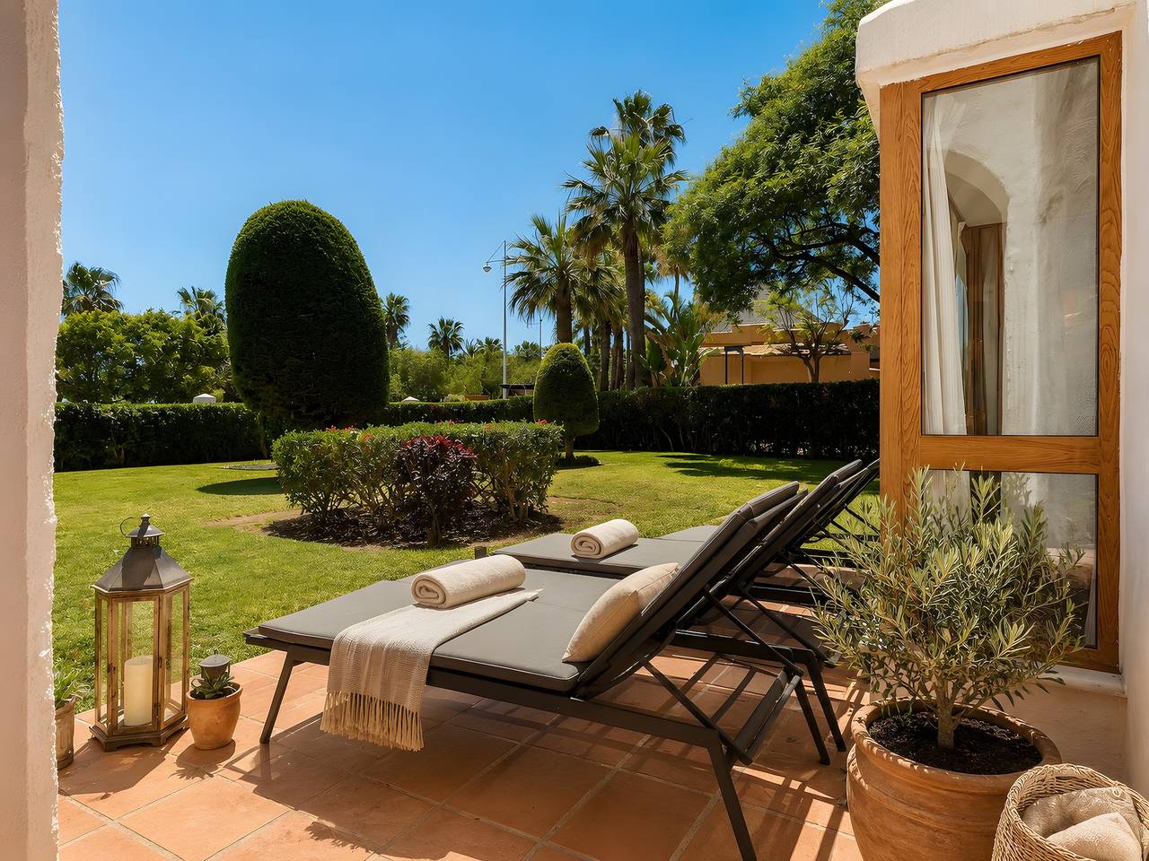 Apartamento entero, Apartamento 'Beachside San-Pedro' con vistas a la montaña, Wi-Fi y aire acondicionado in San Pedro Alcántara, Marbella