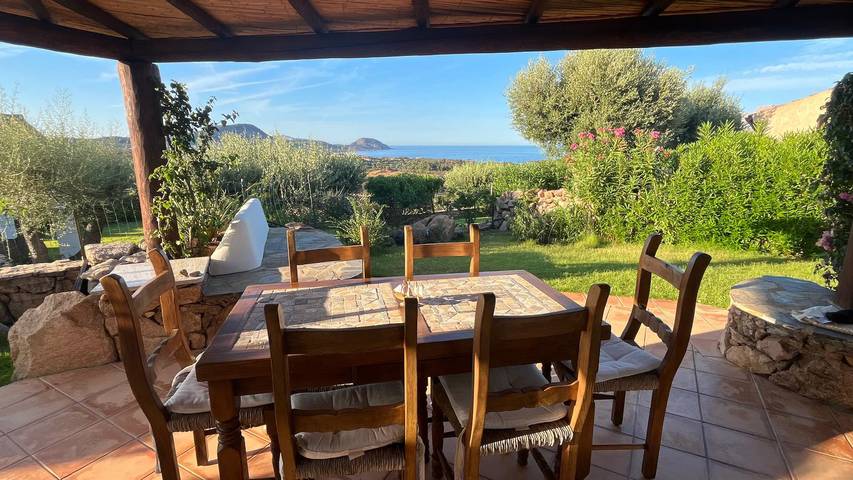 Villa per 4 persone, con panorama e giardino a Porto San Paolo