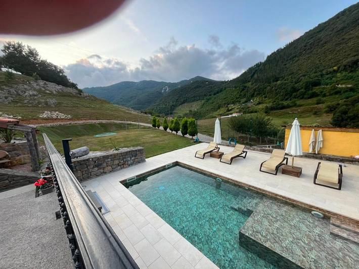 Casa rural para 2 personas, con Terraza y Jardín además de Piscina y Vistas en Guipúzcoa