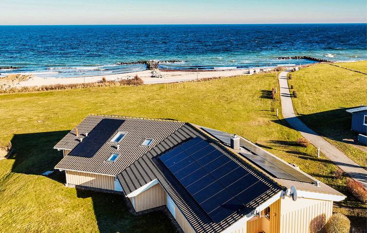 Ferienhaus für 12 Personen, mit Terrasse und Whirlpool sowie Garten und Pool in Schönhagen
