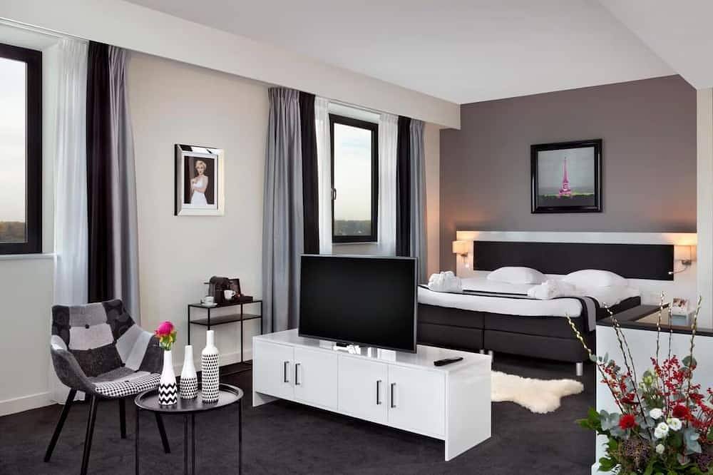 Clean, Modern Rooms with Easy City & Airport Connections! Onsite Dining in Rotterdam, Südholland