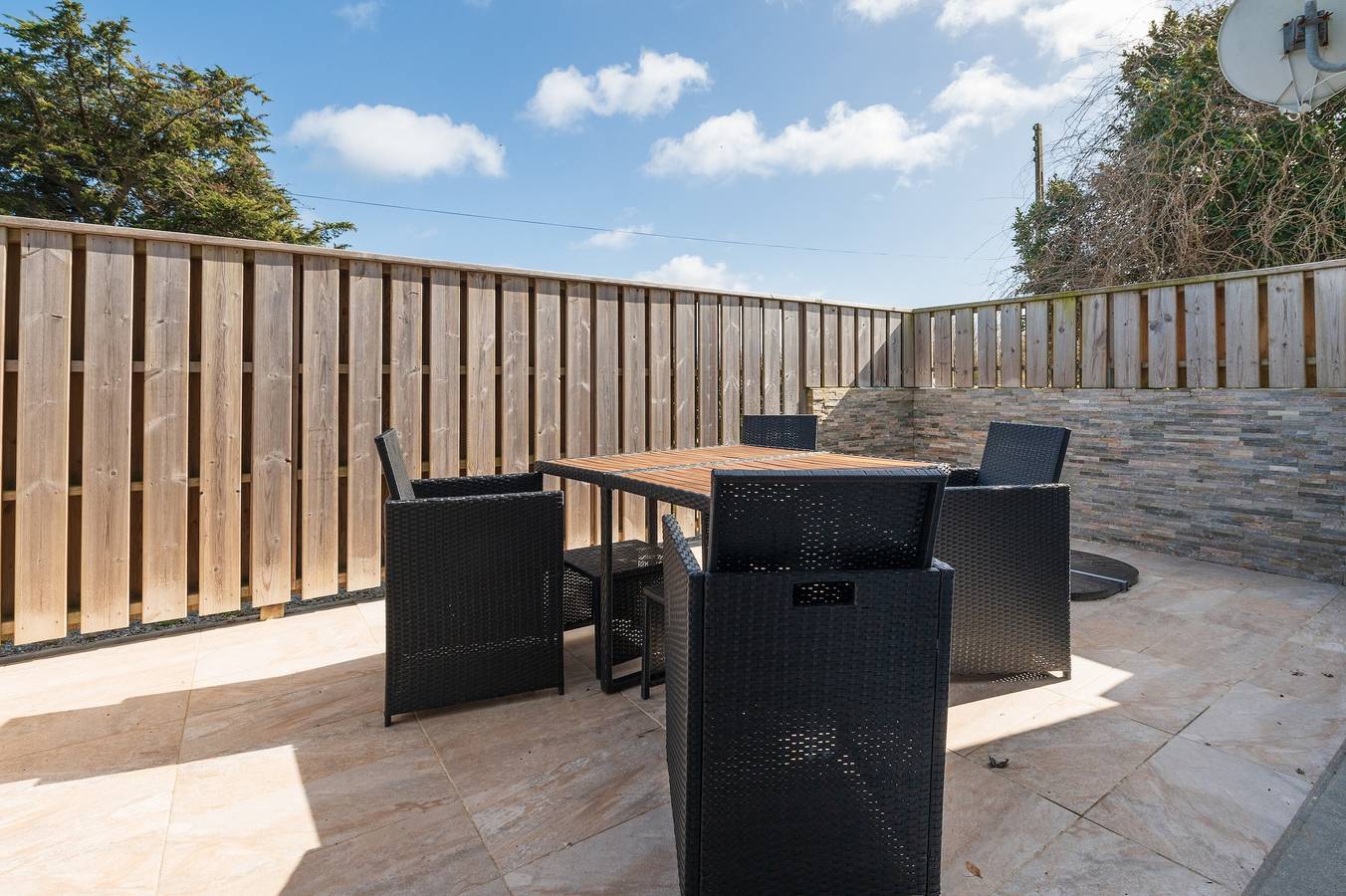 Ferienhaus 'L'annexe' mit privater Terrasse und Wlan in Locmaria, Côte des Mégalithes