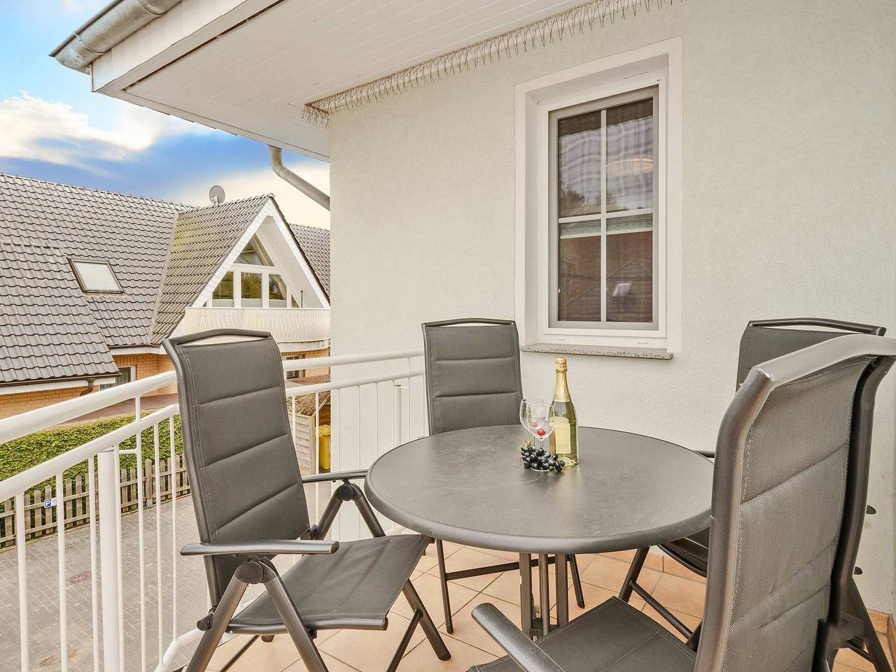Ganze Ferienwohnung, Villa Maria-Gabriele Whg. 8 - Villa Maria-Gabriele 8 mit Balkon***600m zum Strand*** in Kölpinsee, Loddin