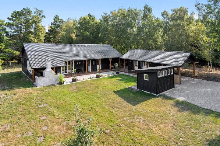 Ferieudlejning for 8 personer, med have og terrasse i Sjællands Odde