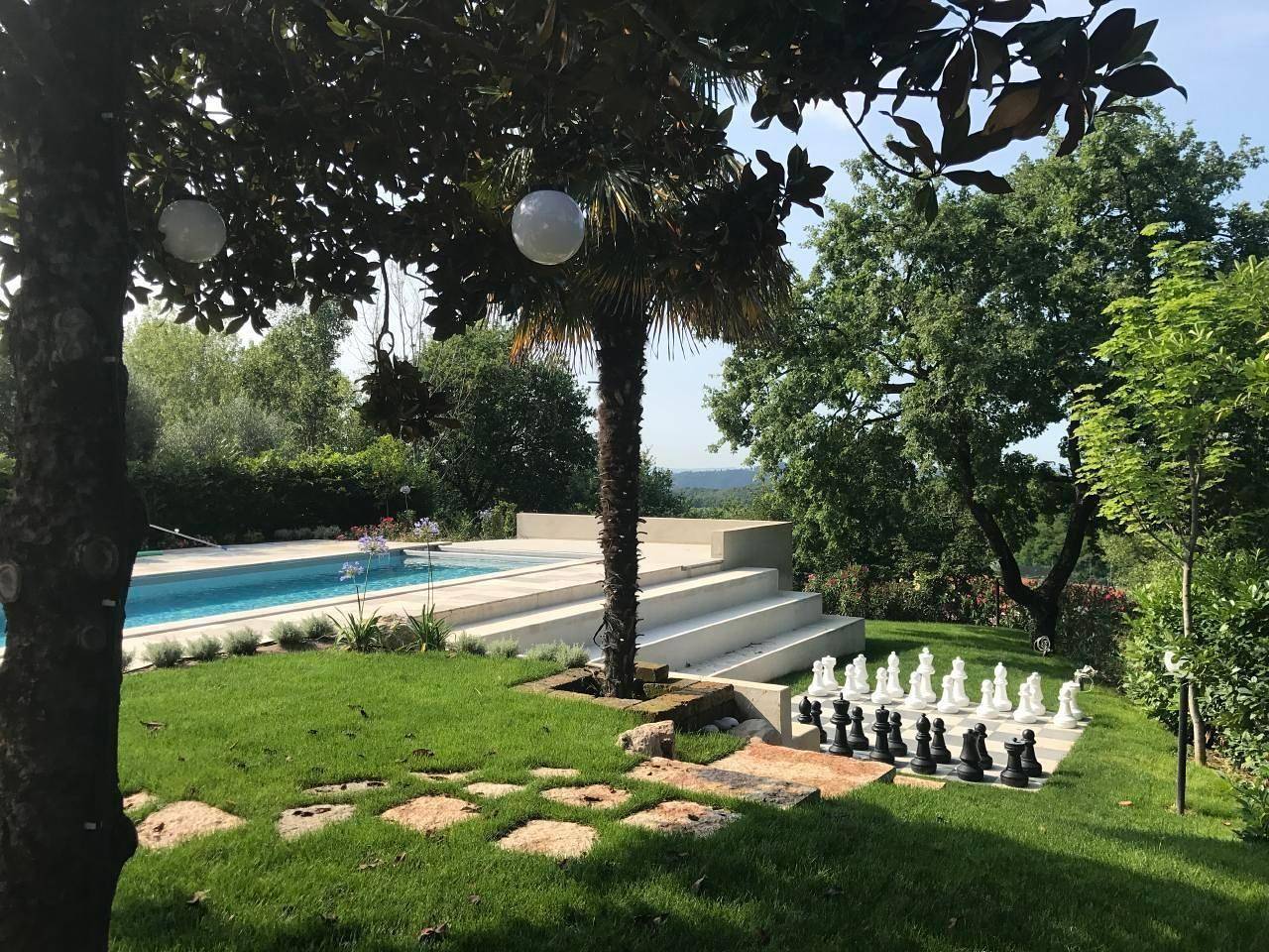 Villa am Gardasee mit großem Pool und Garten in Costermano, Gardasee-Berge