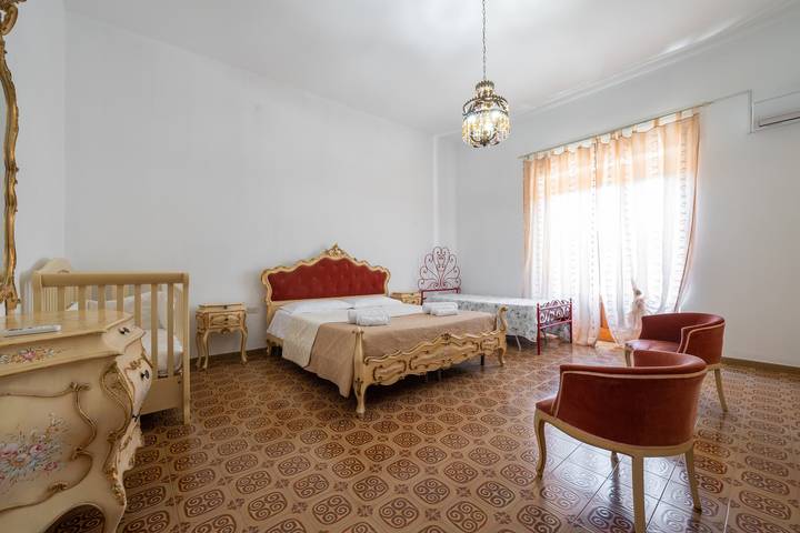Entire apartment, Domus Mario – Spacious Apartment in the Heart of Sant’Antioco in Sant'Antioco City, Sant'Antioco