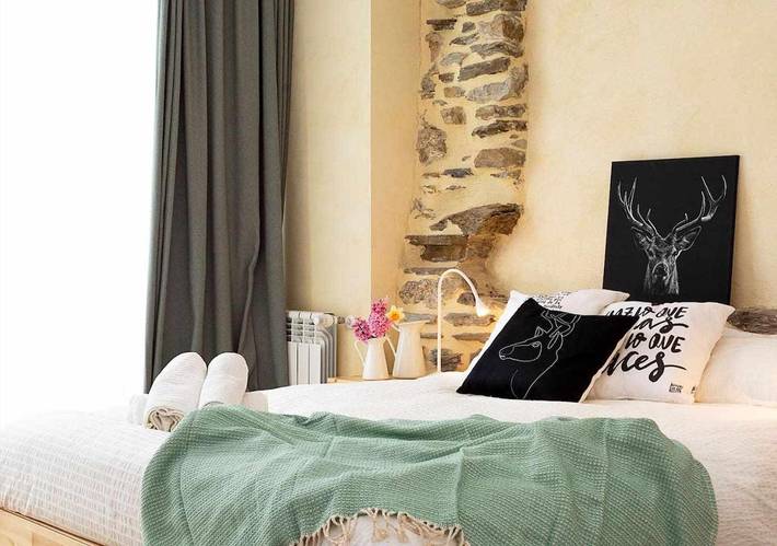 Vacation rental for 4 people, with Balcony and Terrace as well as Yard and View in Les