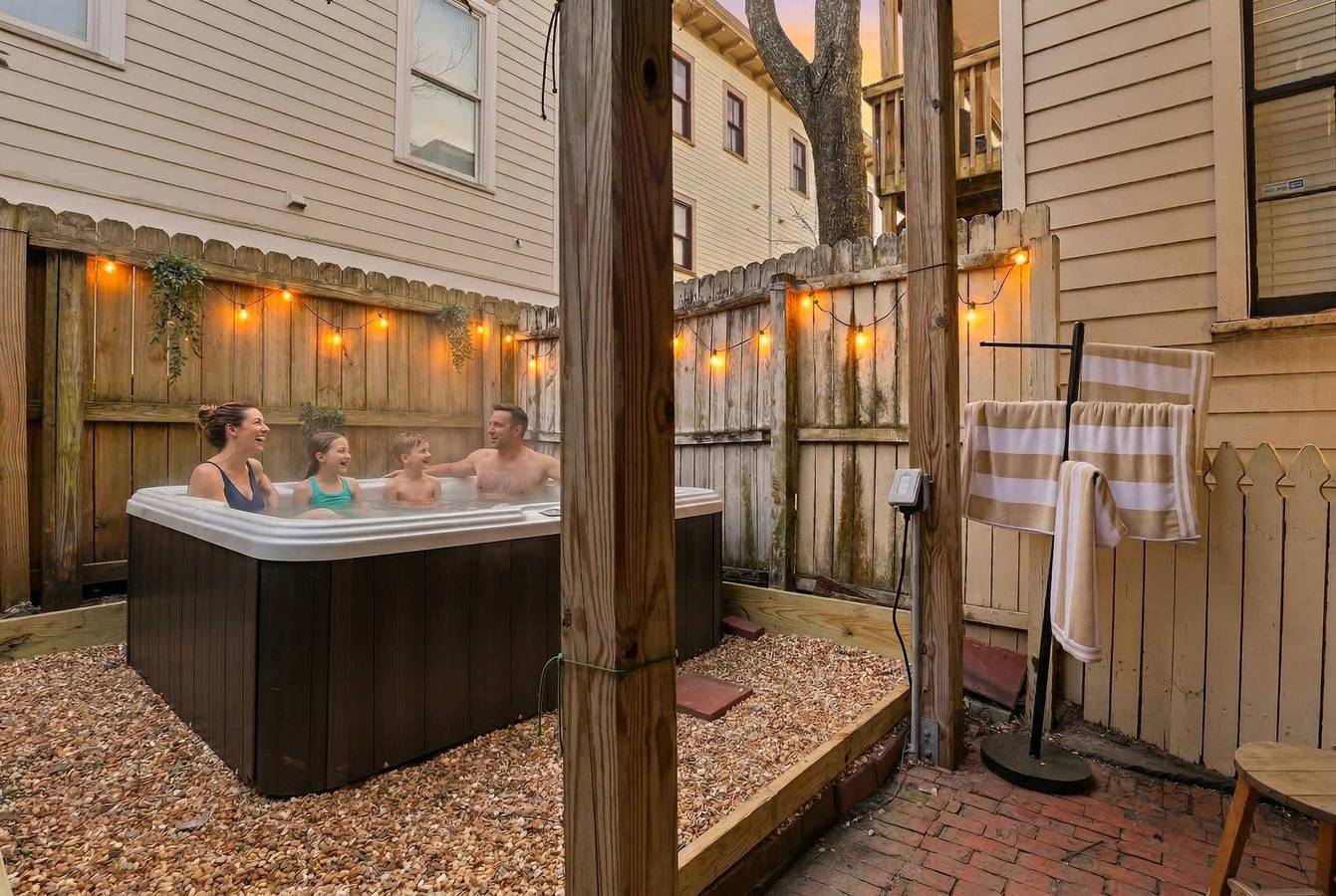 Charming Savannah Getaway   Hot Tub   Sleeps 8 in Savannah, Chatham County