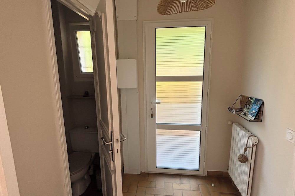 Our family-friendly, cozy guesthouse, \"Annexe,\" sleeps 4 and is a 5-minute walk from the harbor in Port-en-Bessin-Huppain, Región de Bayeux