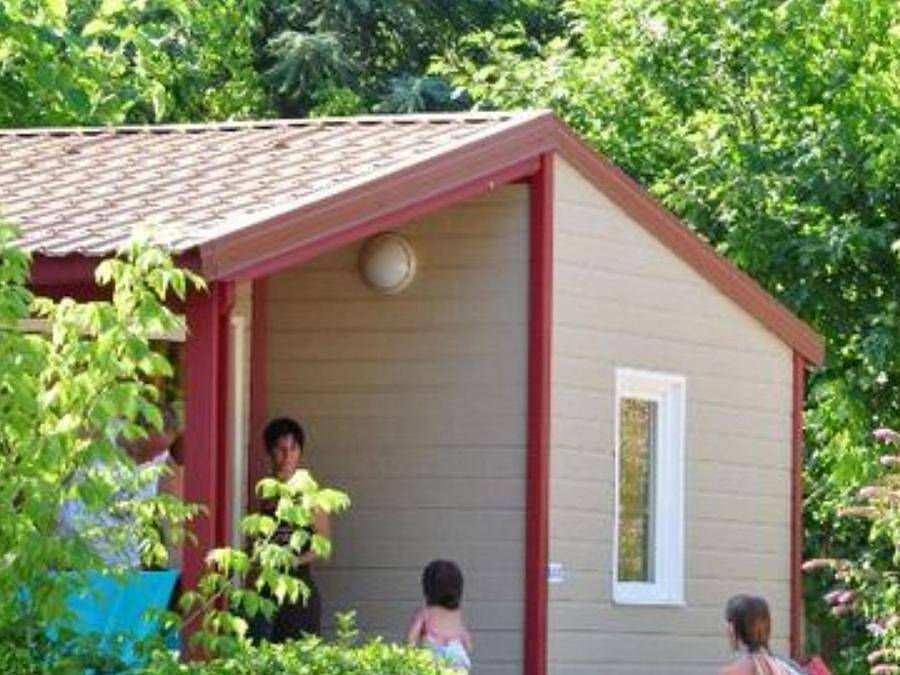 Flower Camping De la Plage - Chalet 6 persons - Confort 27m² 2 bedrooms + covered terrace 10m² - Tv* 4/6 pers in Saint-Cirq-Lapopie, Causses du Quercy Regional Nature Park