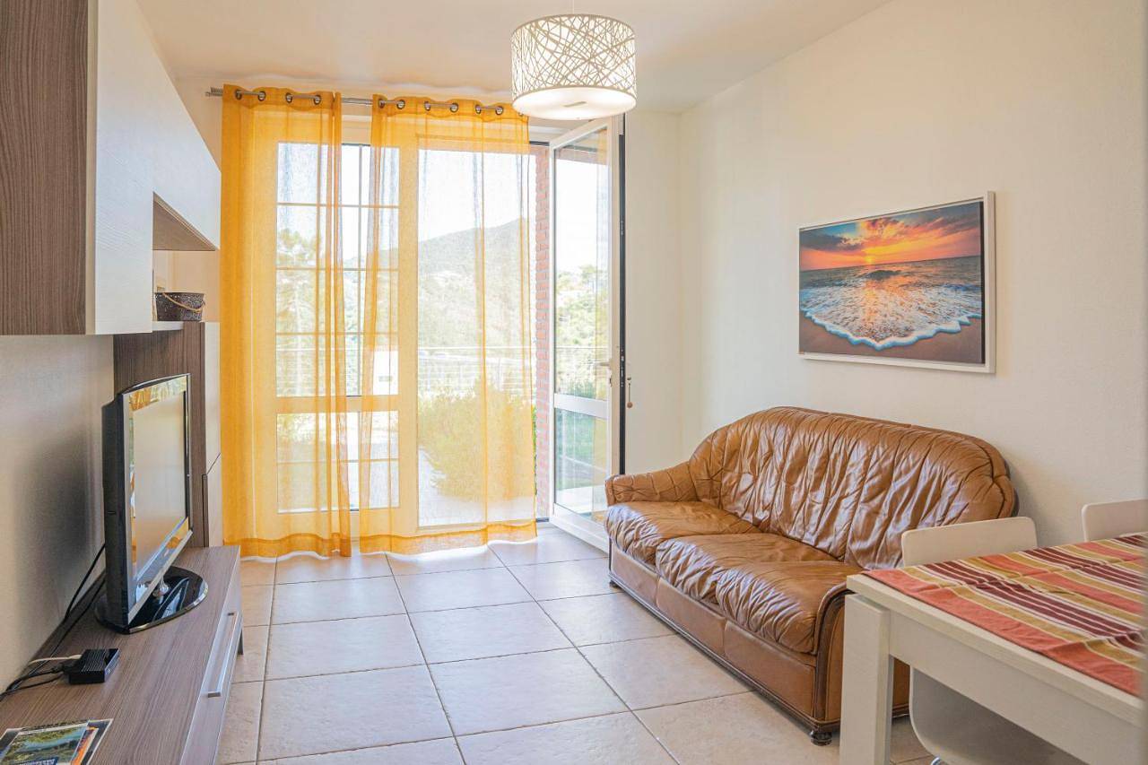 Appartamento intero, 065 - Villa Letizia, Elegante 2 Piscina e Natura, 10 minuti da Mare e Spiaggie in Casarza Ligure, Riviera di Levante