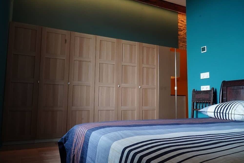 Apartamento entero, Characterful Studio in heart of Medieval Saint-Yrieix-la-Perche in Saint-Aurélien, Región de Limoges