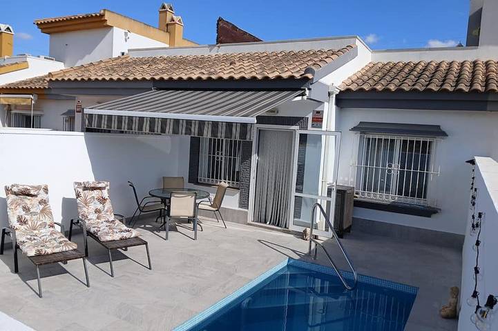 Chalet pour 4 personnes, avec jardin ainsi que piscine et terrasse - 1