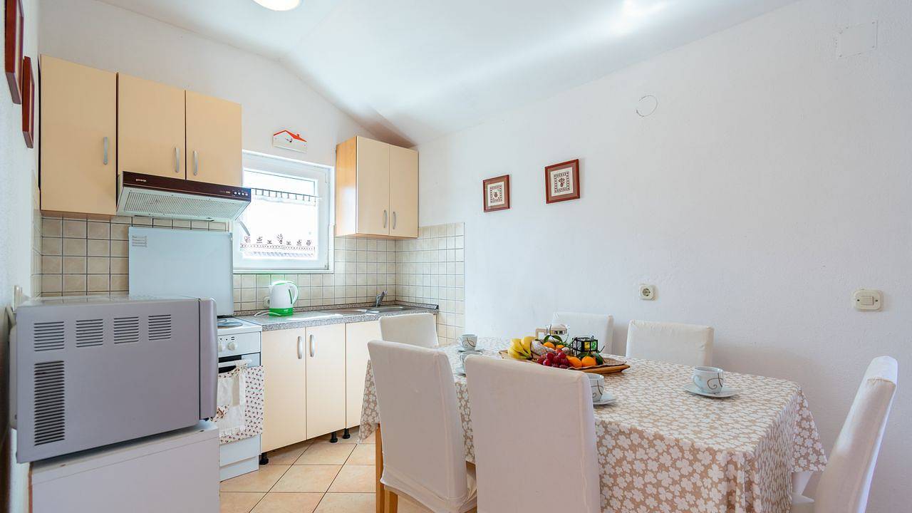 Entire holiday apartment, Ferienwohnung für 5 Personen (53 m²) in Ugljan in Ugljan, Ugljan Island