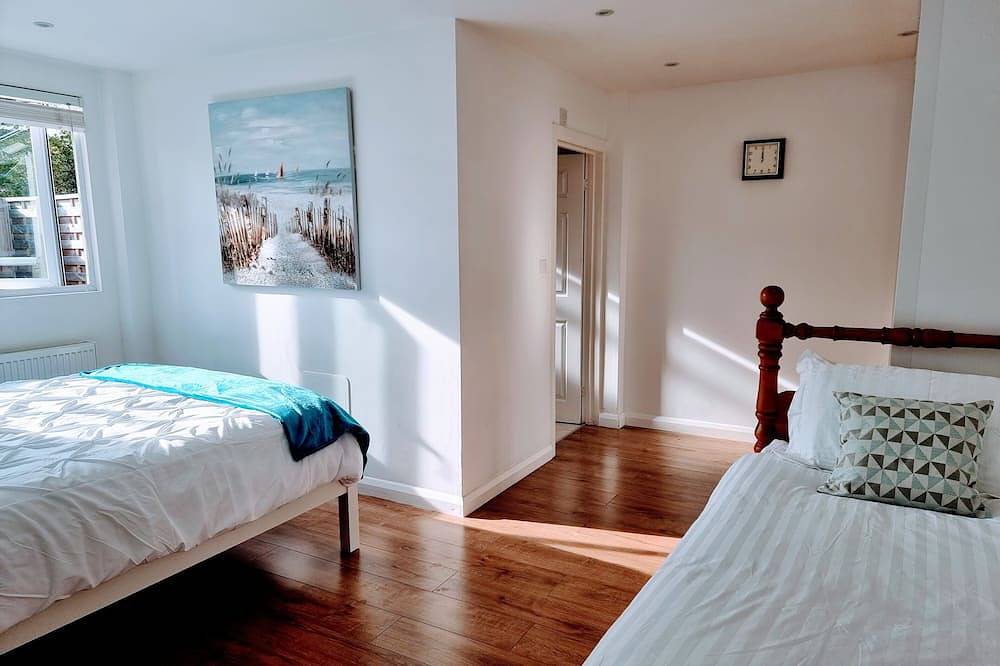 Sunny detached bungalow with private courtyard in Bishop's Stortford, Hertfordshire