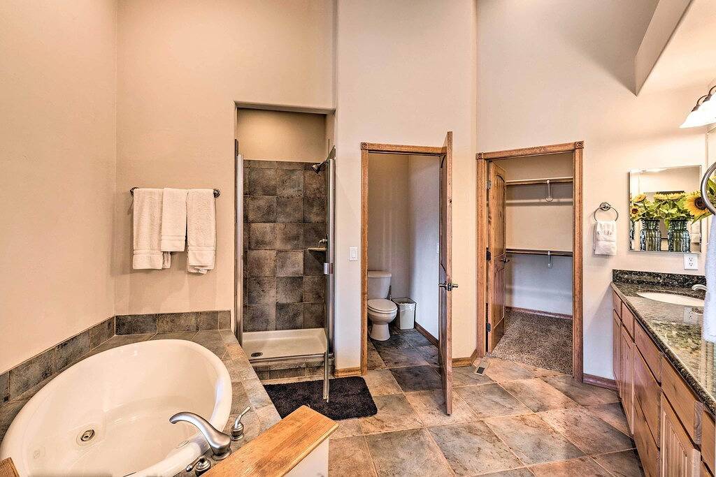 Unwind Fireside: Dog-Friendly Show Low Townhome! in Show Low, Navajo County