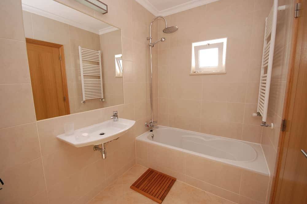 Villa di lusso a 4 camere da letto con piscina privata, a soli 10 minuti a piedi dal centro città in Tavira, Parque Natural da Ria Formosa