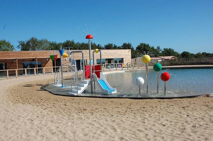 Gîte pour 4 personnes, avec terrasse et piscine dans Lac du Jaunay - 4