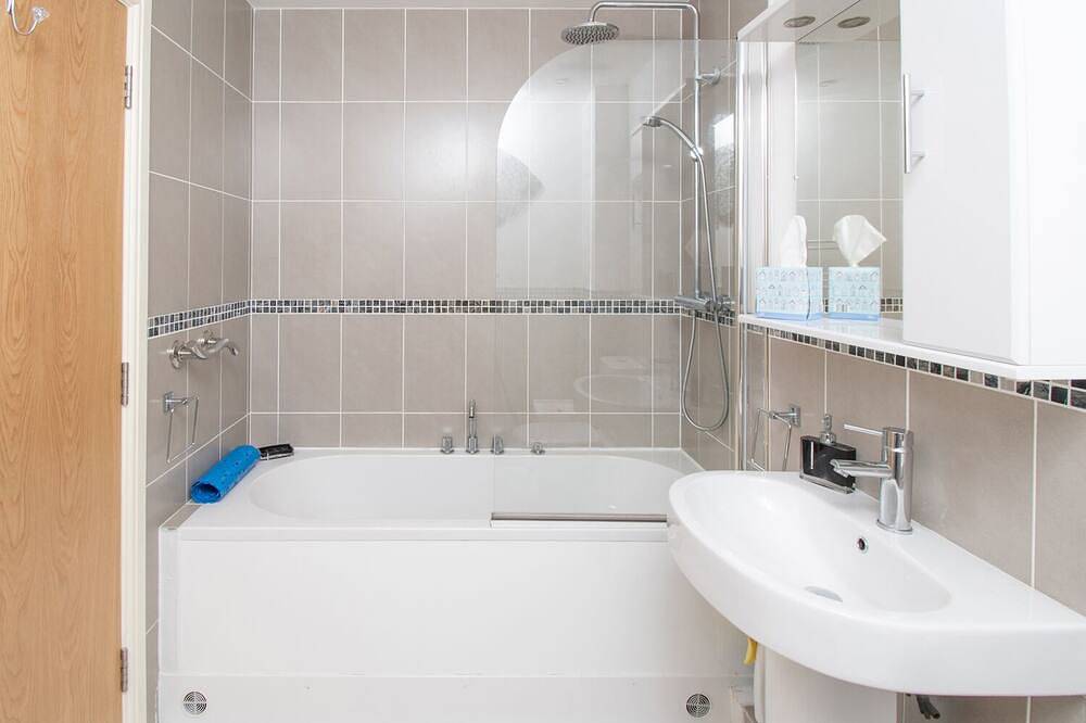 Entire apartment, The Moorings, country holiday cottage, with a garden in Deganwy in Deganwy, Conwy region