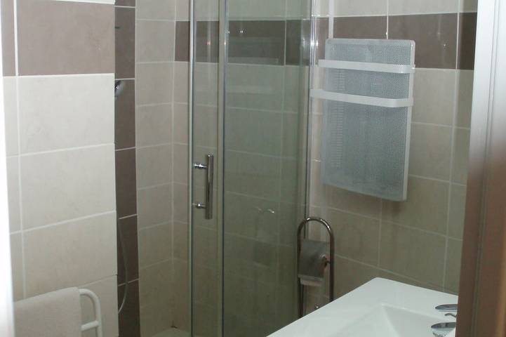 Apartamento entero, Los arroyos, el mar, las caminatas y un hermoso apartamento con piscina. in Ensuès-la-Redonne, Costa mediterránea (Francia)