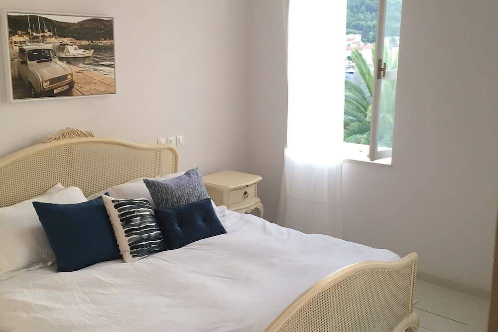 Luxury seafront villa, stunning sea & harbour views, on unspoilt island of Vis in Vis Town, Split-Dalmatia