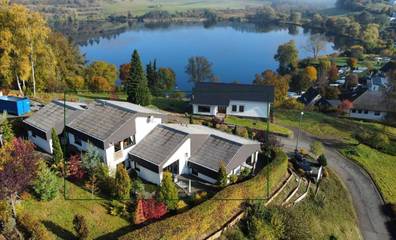 Ferienhaus für 5 Personen, mit Ausblick und Sauna sowie Seeblick und Garten in der Eifel