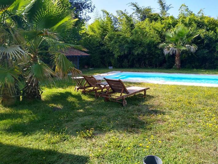 Gîte pour 2 personnes, avec piscine à Laluque