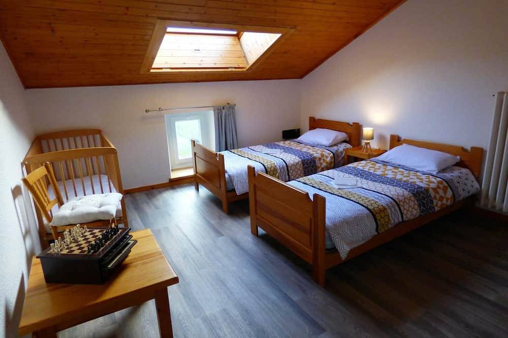 Gîte 3 Épis pour 4 Pers, Nature & Animaux Acceptés in Apinac, Montbrison