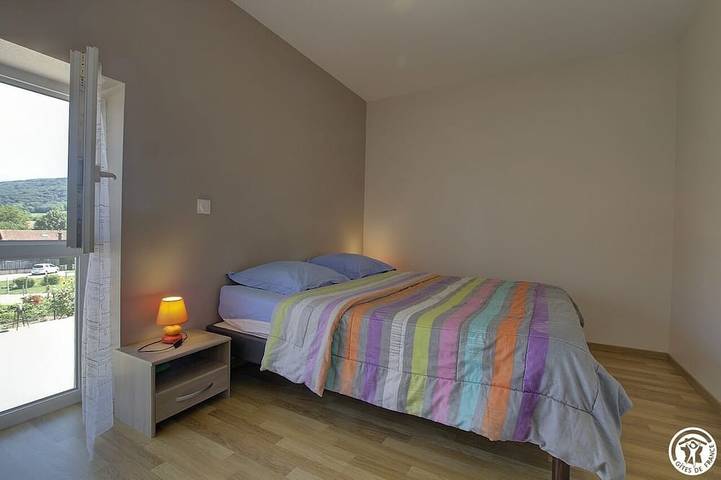 Location de vacances pour 4 personnes, avec piscine à Tossiat - 3
