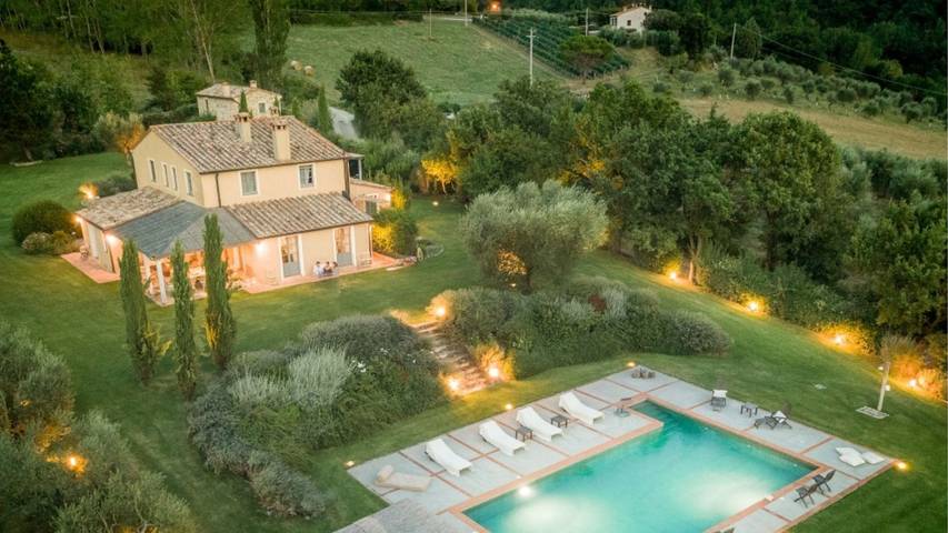 Casa vacanza per 12 persone, con giardino e piscina in San Casciano dei Bagni