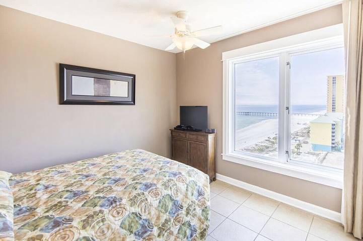 Vacation rental for 11 people, with pool and balcony as well as hot tub in Florida-30A