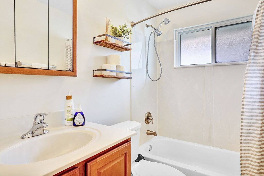 Clintonville Charmer, Dogs Welcome, Close to Osu in Columbus, Ohio