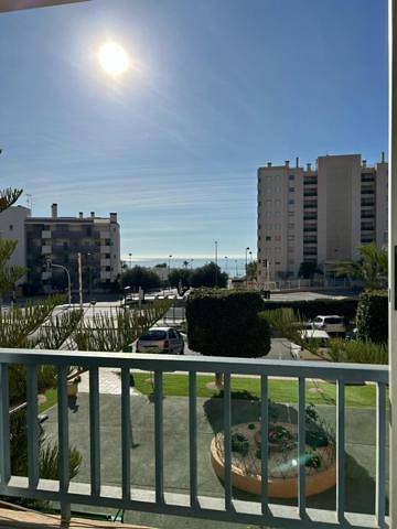 Appartement de vacances pour 6 personnes, avec jardin ainsi que vue et piscine