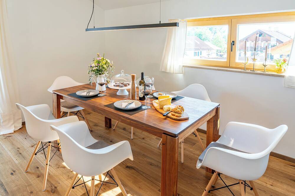 Ganze Wohnung, Freundliche Ferienwohnung mit Ausblick in Aying, Oberbayern
