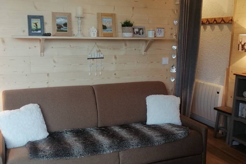 Appartement entier, Charmant Studio Pra Loup 1500 avec grand balcon au soleil. Fibre Wifi. in Pra-Loup (station de ski), Pra-Loup
