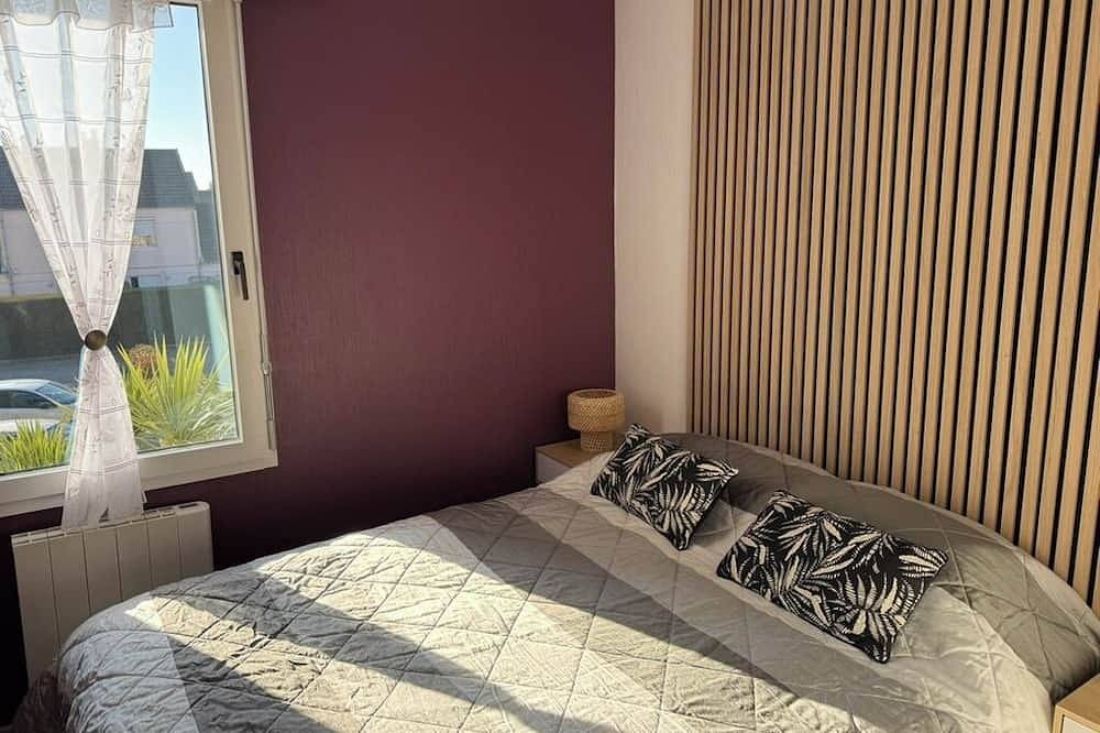 Entire apartment, Furnished *** in Saint-Vaast-la-Hougue facing the sea and the island of Tatihou in Saint-Vaast-la-Hougue, Cherbourg region