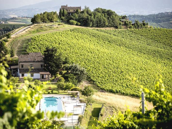 Agriturismo per 4 persone, con giardino e idromassaggio nonché terrazza e piscina in Provincia di Ascoli Piceno