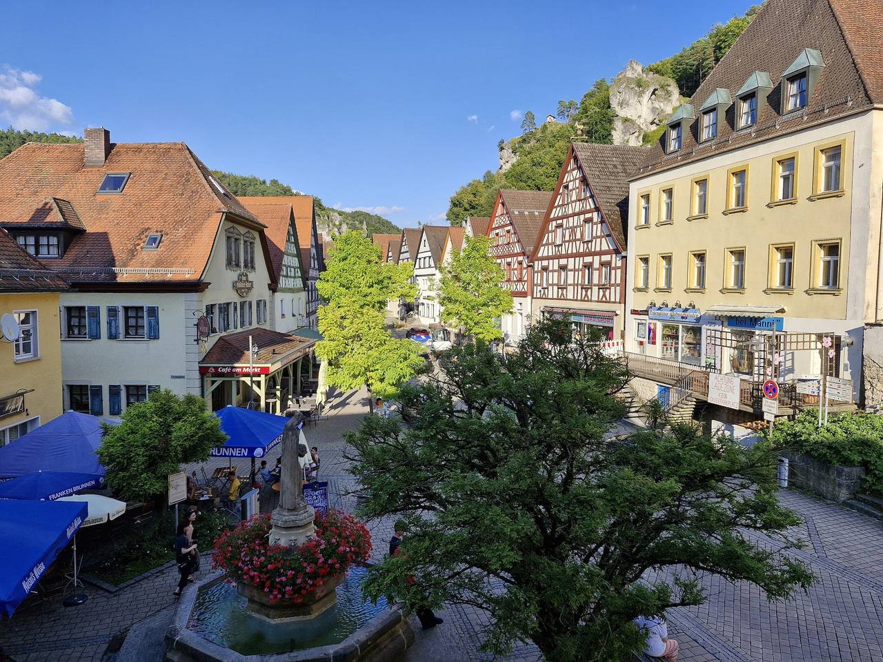 Ganze Wohnung, Ferienwohnung "Burgblick" (Dg Links)  mit Aussicht zur Burg sowie kostenlosem Wi-Fi in Pottenstein, Frankenalb