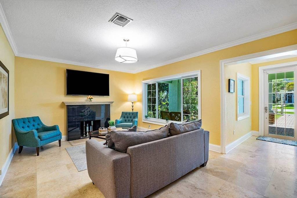 3Br mit beheiztem Salzwasserpool, Whirlpool, Grill, zu Fuß zum Atlantic Ave & Beach! in Delray Beach, Palm Beach County