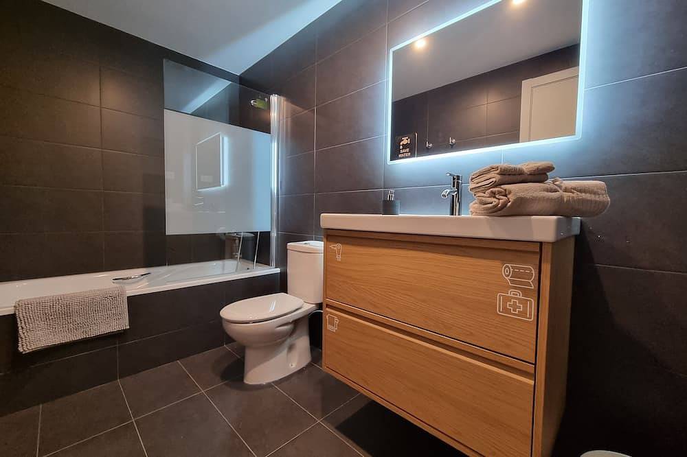 Entire apartment, Qehome, comfort and parking in the center of Manresa in Manresa, Pla de Bages DO