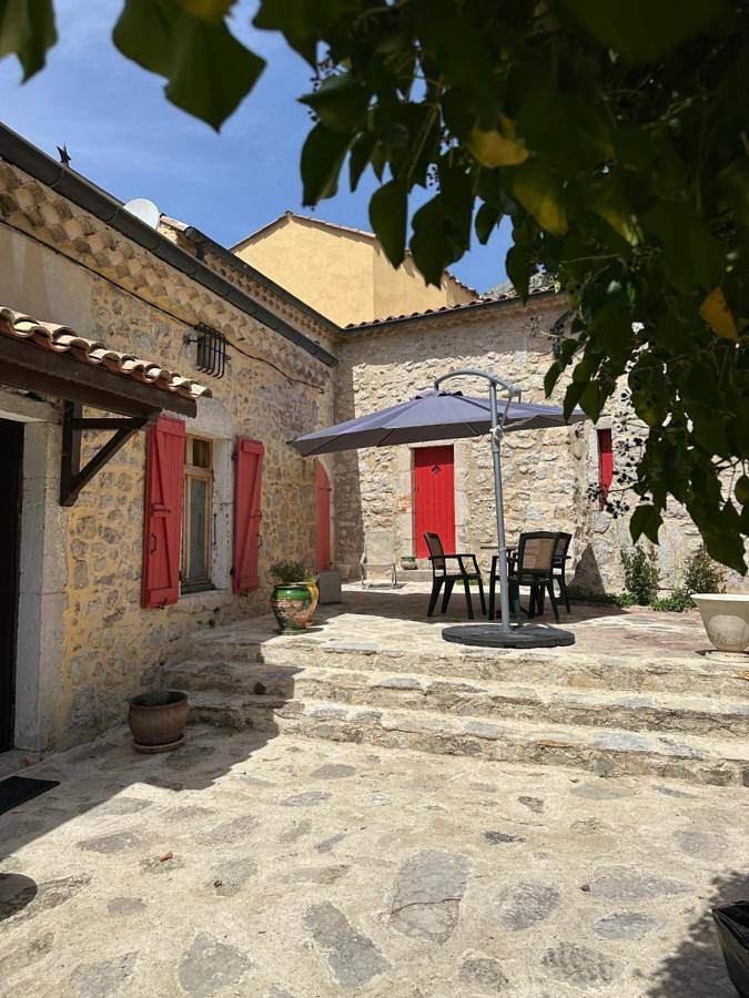 Chambre d’hôte pour 2 personnes, avec Terrasse ainsi que Piscine et Vue