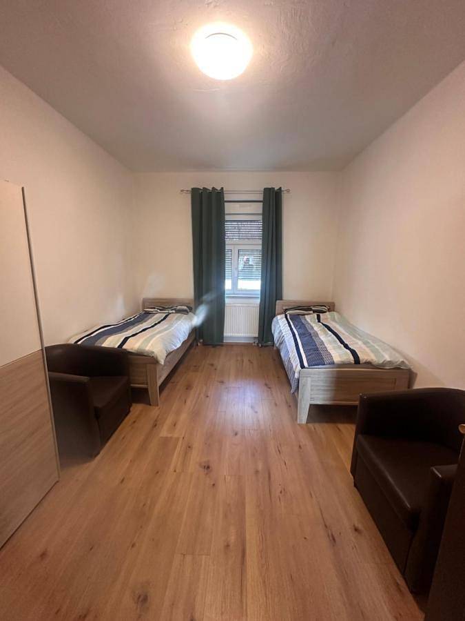 Gîte pour 4 personnes, avec vue et jardin à Leuna