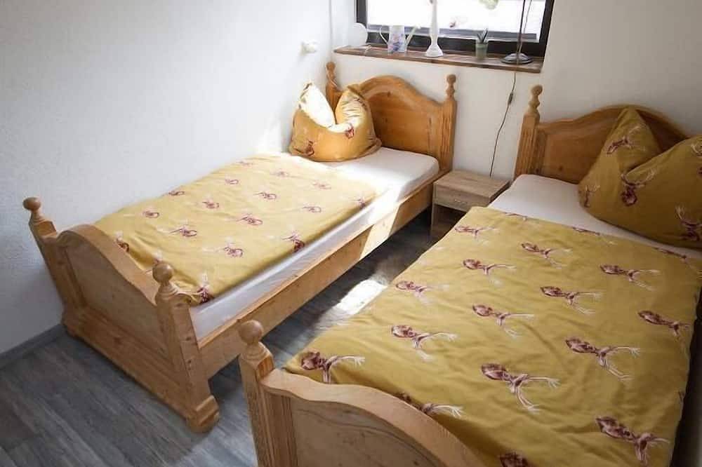 Apartamento inteiro, New, modern furnished vacation home (50 sqm) for 2 persons with fully equipped kitchen in Arnbruck, Baviera Oriental