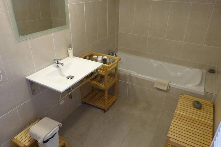 Steinhaus mit Jacuzzi, zwischen Cannes und Fréjus, unabhängige Mini Loft ... in Les Adrets-de-l'Estérel, Mittelmeerküste (Frankreich)