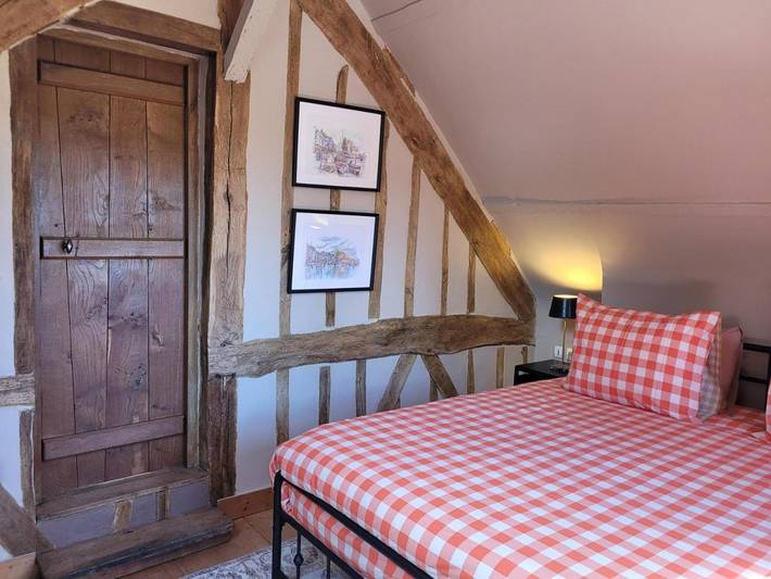 Location de vacances pour 3 personnes, avec Terrasse et Jardin ainsi que Piscine et Vue à Saint-Denis-de-Villenette - 3
