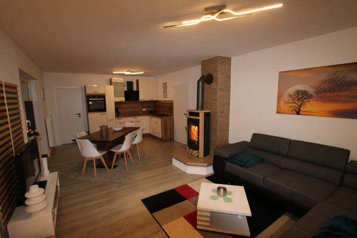 Ganze Wohnung, Ferienwohnung Am Bärenstein" mit Balkon und Wlan in Bärenstein, Erzgebirge