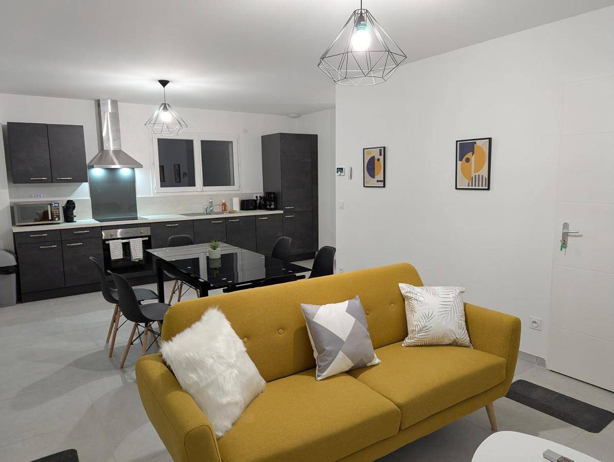 Appartement de vacances entier, Double Room with Mountain View in Marnaz, Région de Bonneville