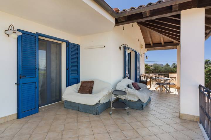 Holiday home 'Sunset House' with pool, outdoor kitchen and Wi-Fi in San Leone, Agrigento