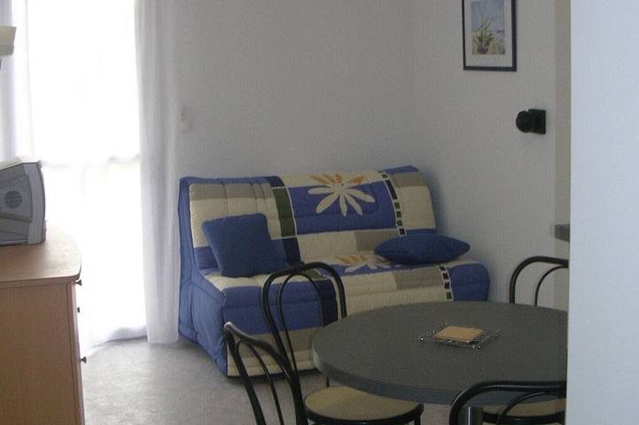 Ganze Wohnung, In Familien-Wohnviertel mit Swimmingpool in Salies-de-Béarn, Béarn