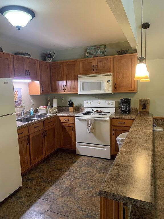 Log cabin for 7 people, with yard and terrace, with pets in Lake Guntersville